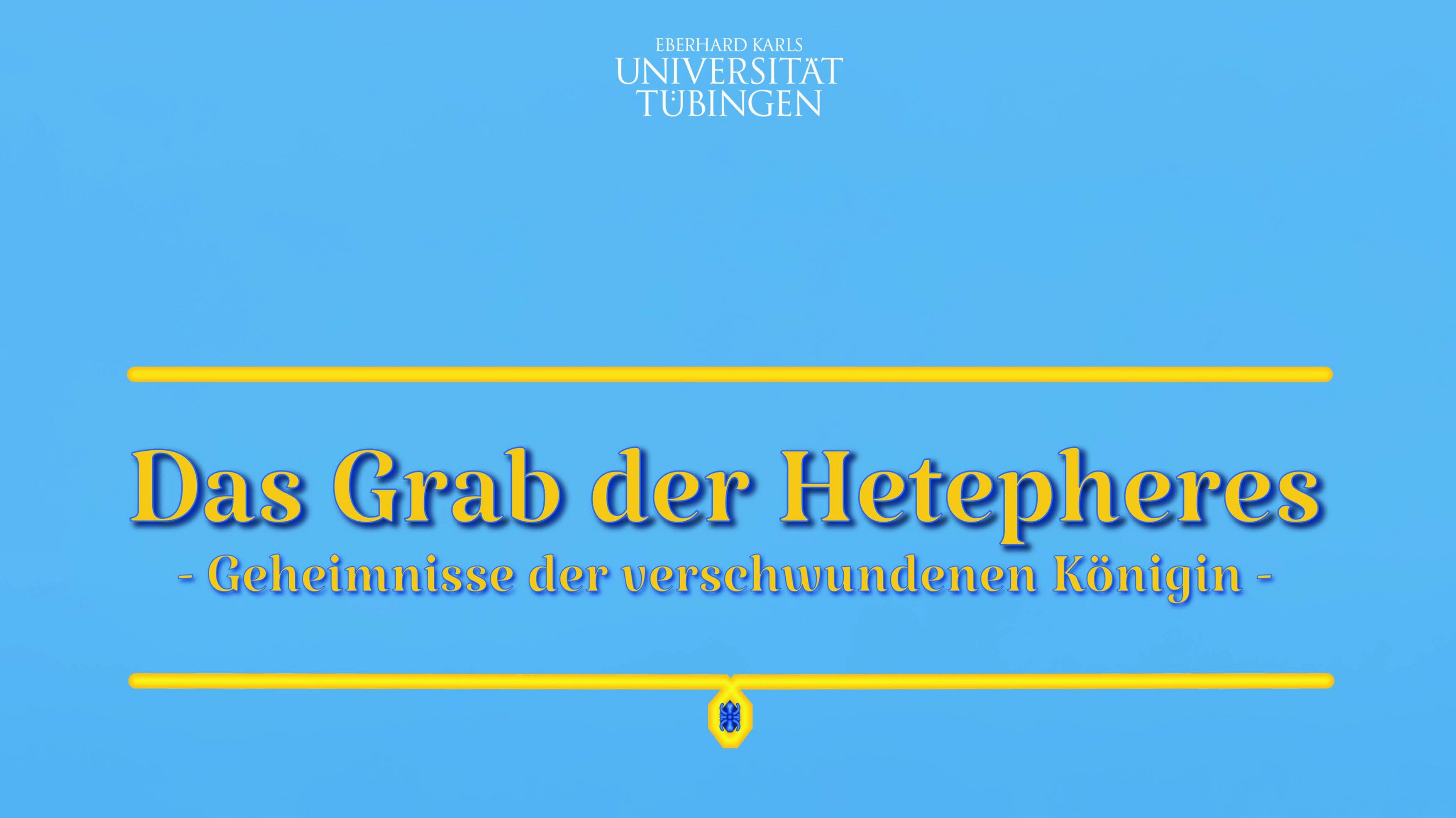 Oben in gelber Schrift der Titel "Das Grab der Hetepheres. Geheimnisse einer verlorenen Königin", oben und unten gerahmt von gelben Linien und einem Skarabäus unter der unteren Linie; blauer Hintergrund, der im unteren Drittel in den Horizont übergeht, vor dem sich die Pyramiden von Gizeh erheben.