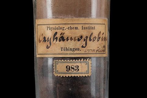 Foto: Historisches Hämoglobin-Präparat © Museum der Universität Tübingen