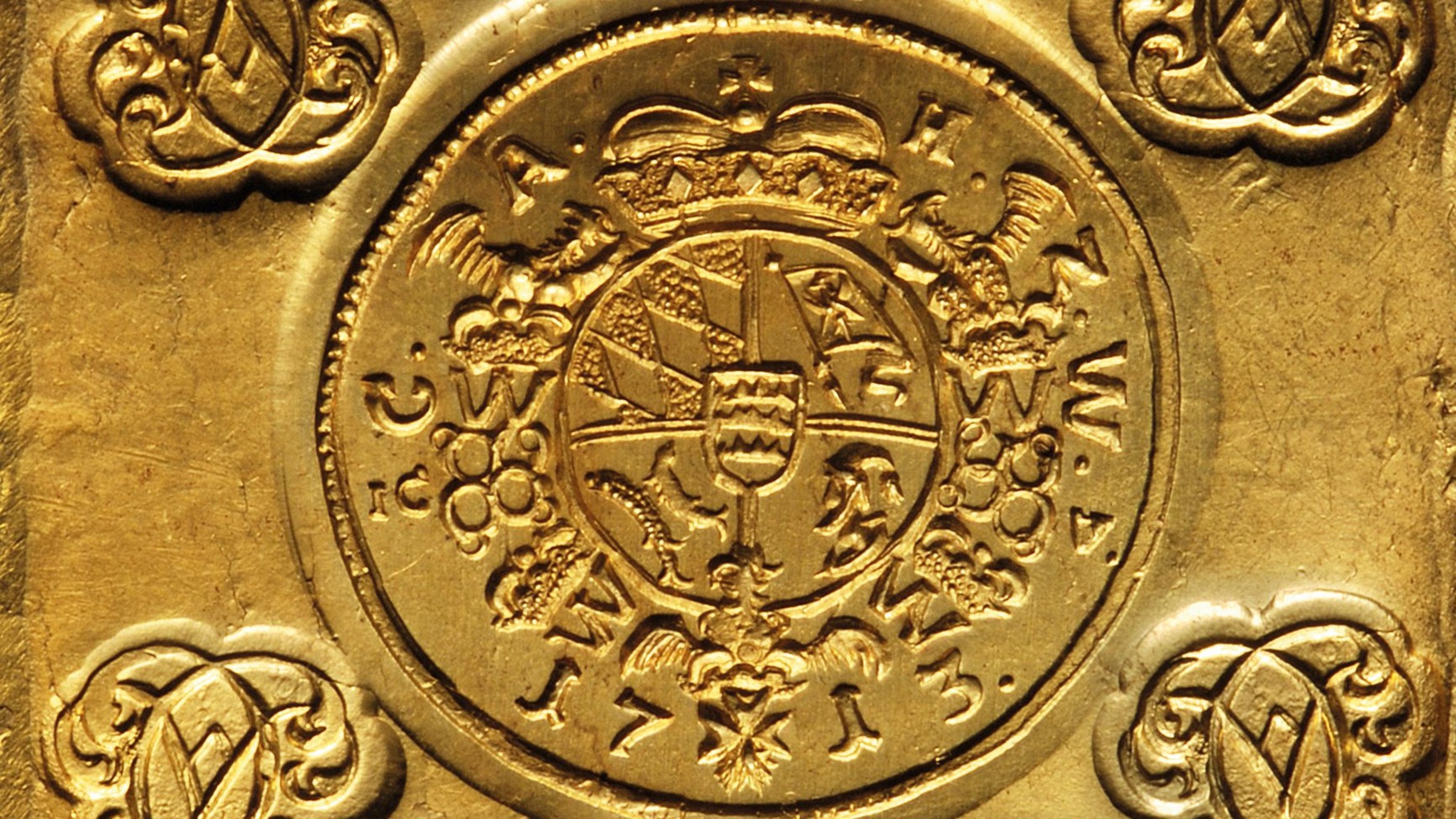 Rectangular gold coin with clipped corners; the central round stamp shows a five-fielded coat of arms under a crown and the year 1713; above and beneath are rectangular text stamps, "PRO/CAS.&IMP." (above) and "BEL:LANDAU/4. DOP:" (beneath); in the corners are the Duke's crowned monograms
