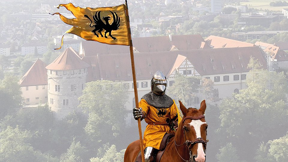 Ausstellungsplakat mit dem Logo der Universität Tübingen, dem Titel "Ausgegraben! Ritter und Burgen im Echaztal" und darunter dem Foto eines Ritters zu Pferde mit dem Wappen derer zu Stahleck in Form eines schwarzen Greifen auf gelbem Grund als Wappenrock und Fahne; darunter stehen auf gelbem Grund die Daten der Ausstellung: "Sonderausstellung, MUT | Museum Alte Kulturen | Schloss Hohentübingen, Burgsteige 11 | 72070 Tübingen, 25. Juli bis 2. November 2025, unimuseum.de"; ganz unten eine Reihe Sponsorenlogos