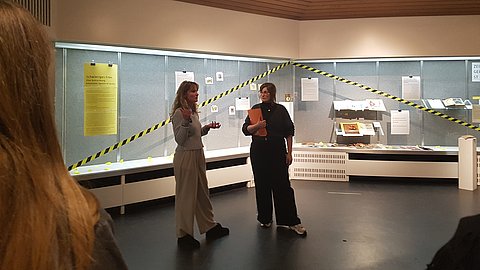© Antonia Schnell Ausstellungsführung mit Aline Riedle und Jasmin Kellmann im LUI