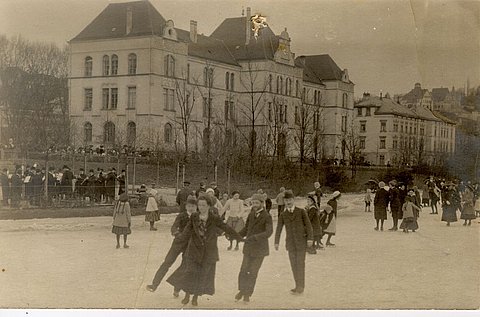 © Stadtarchiv Tübingen Eisfest auf dem Anlagensee vor dem Uhlandgymnasium am 2. Februar 1911