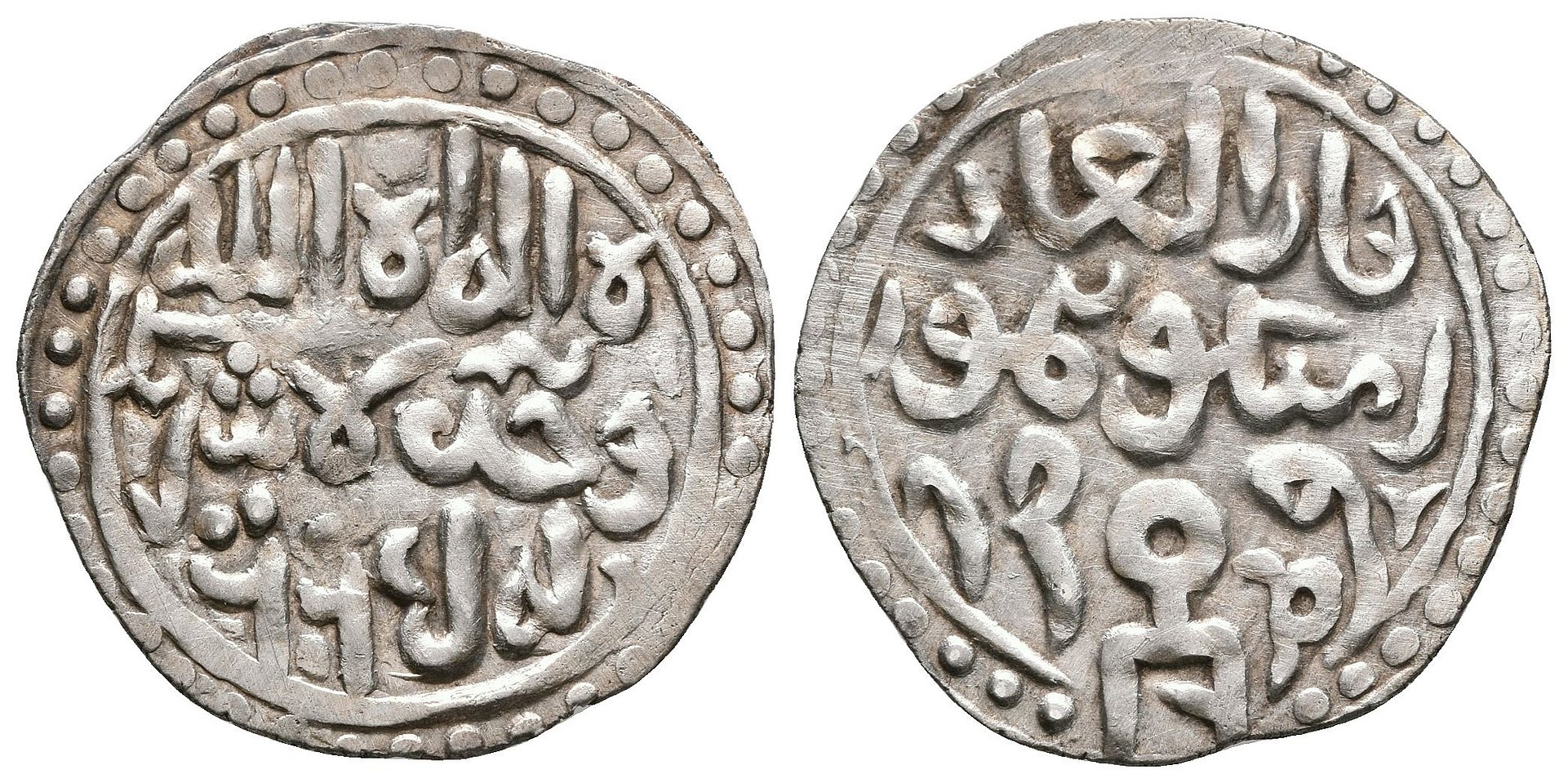 Auf der Krim geprägte Silbermünze des Khans Mengü-Temür (reg. 1267–80) mit abstraktem Hoheitszeichen der herrschenden Mongolen-Dynastie (tamgha).