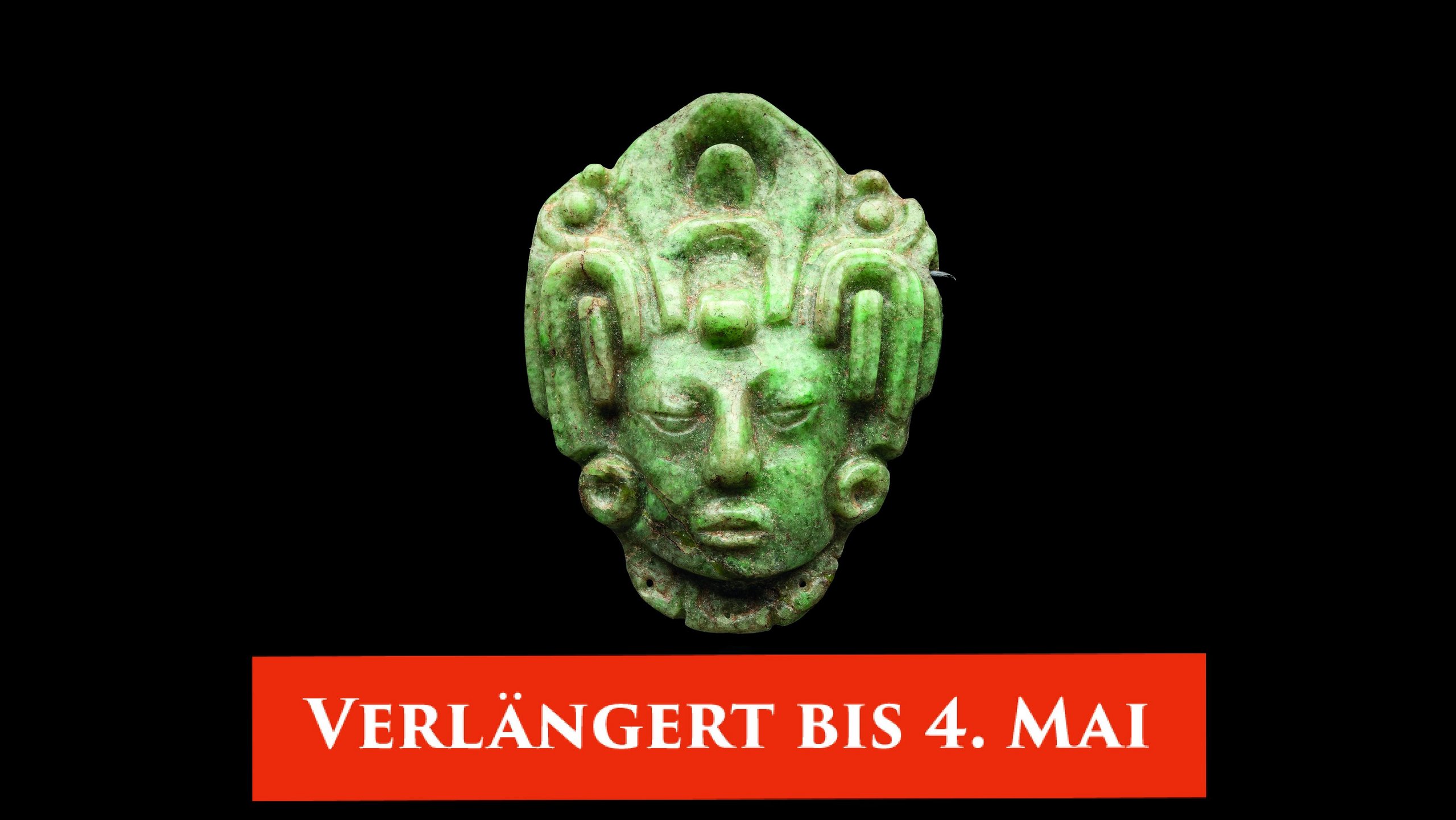 Foto: MUT | Valentin Marquardt Grüner Jadekopf eines Maisgottes vor schwarzem Hintergrund mit rotem Störer "Verlängert bis 4. Mai"