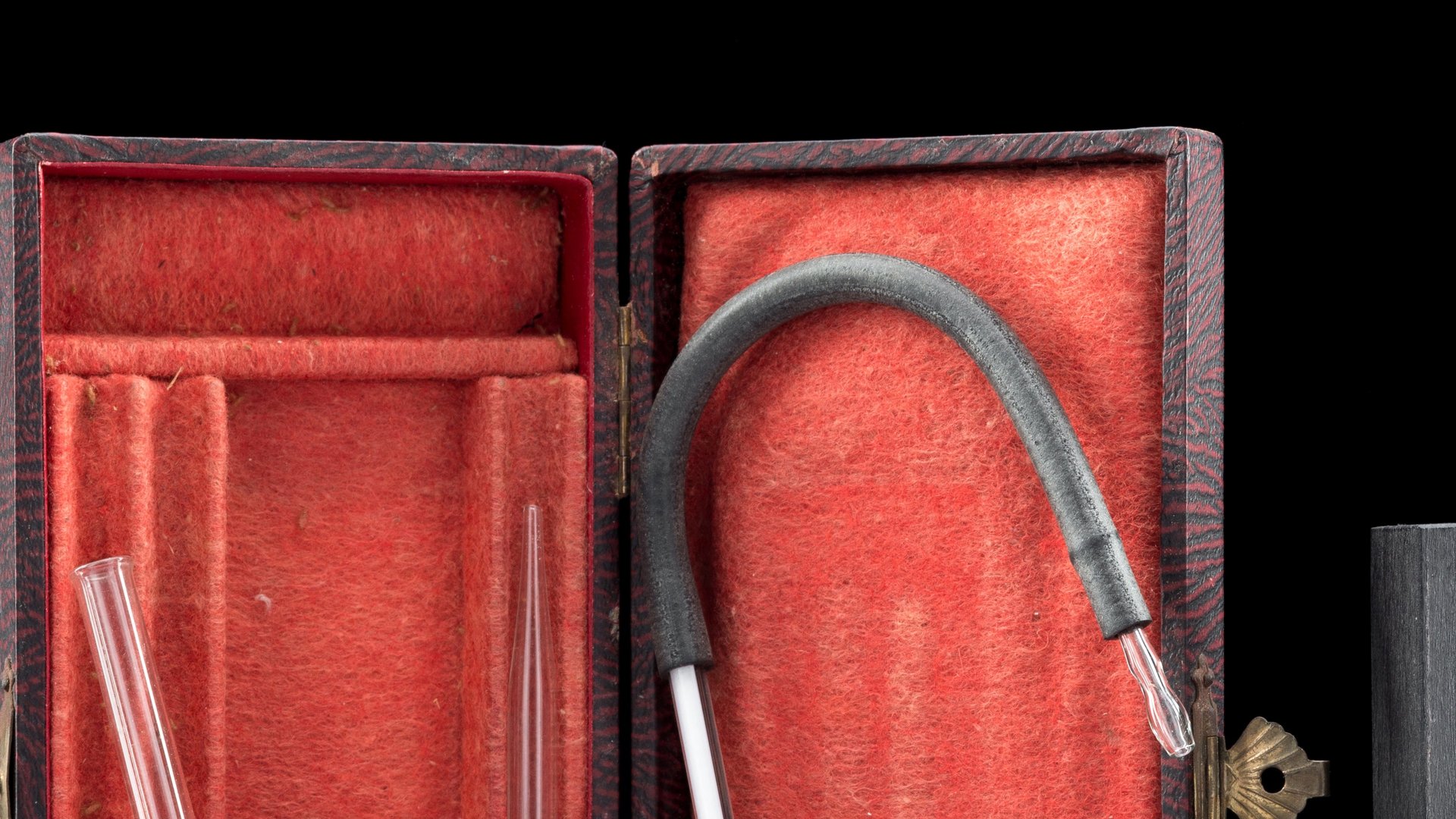 Hemometer, medical-scientific instrument for determining the hemoglobin content in blood 