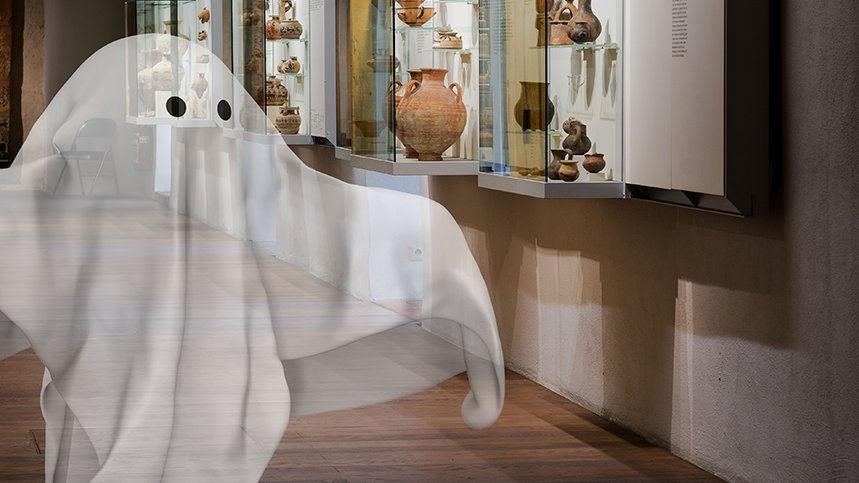Abbildung: Kinder mit Gespensterpuppen © Museum der Universität Tübingen/Valentin Marquardt