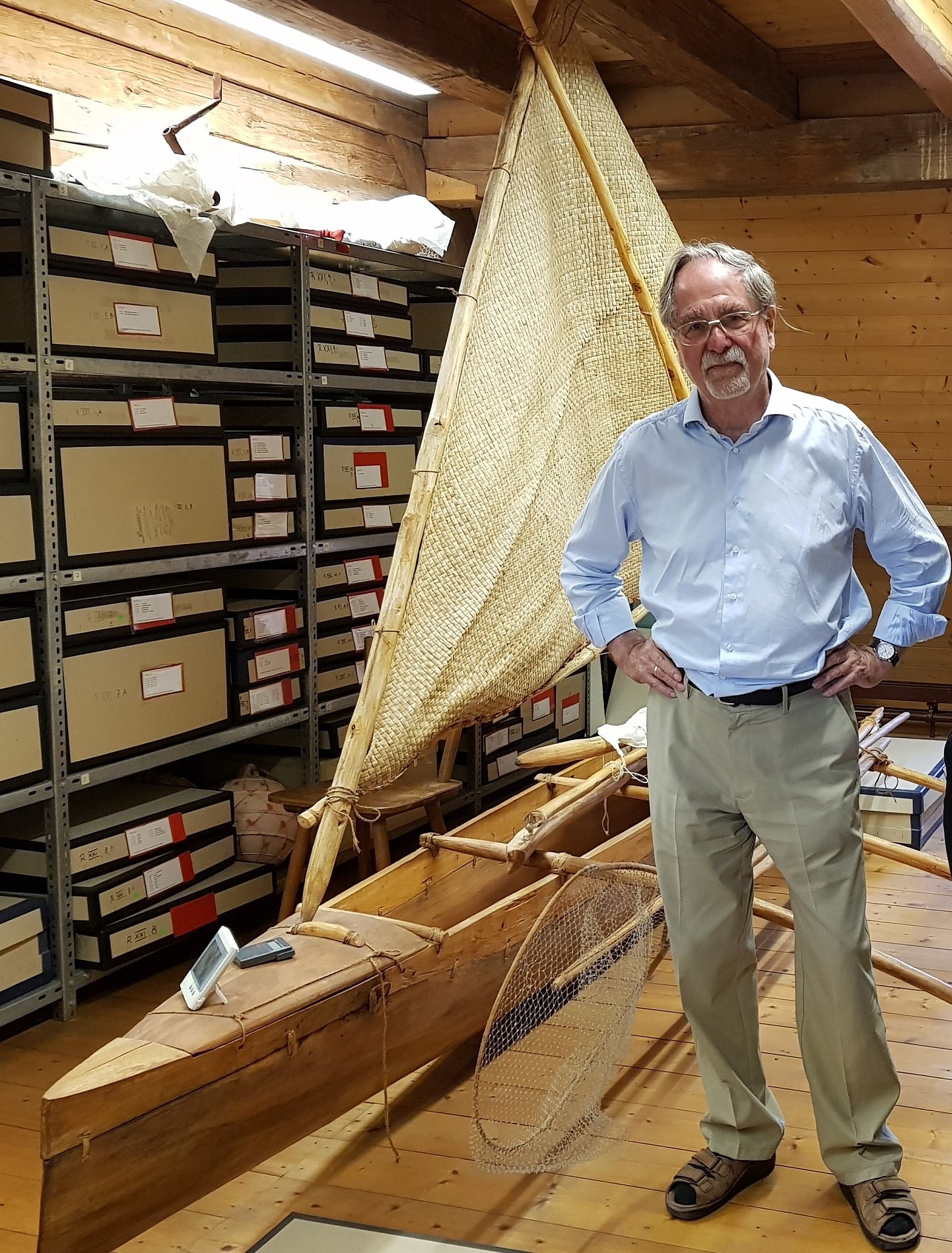 Arbeiten an dem Einbaum für das Auslegerboot, Nukufetau, Tuvalu, 1987 © Dr. Volker Harms