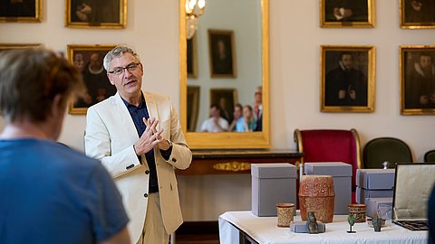 © MUT | F. Kurze Zu sehen ist Ernst Seidl der über das Legat spricht