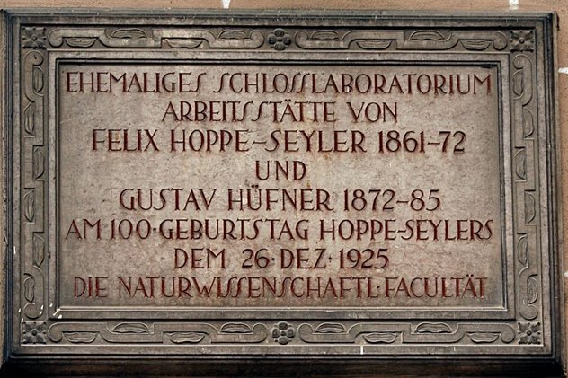 Foto: Gedenktafel für Hoppe-Seyler © Museum der Universität Tübingen/ Hedwig Storch, CC BY-SA