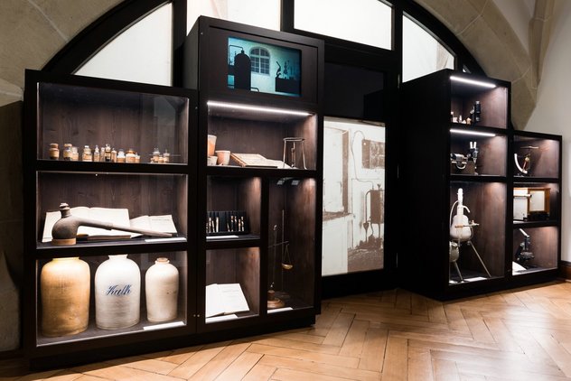 Foto: Ausstellung Schlosslabor © Museum der Universität Tübingen/Valentin Marquardt