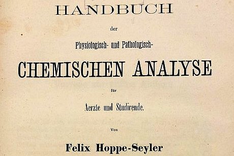 „Handbuch“ von Hoppe-Seyler Abbildung: „Handbuch“ von Hoppe-Seyler © Museum der Universität Tübingen/ Hedwig Storch, CC BY-SA
