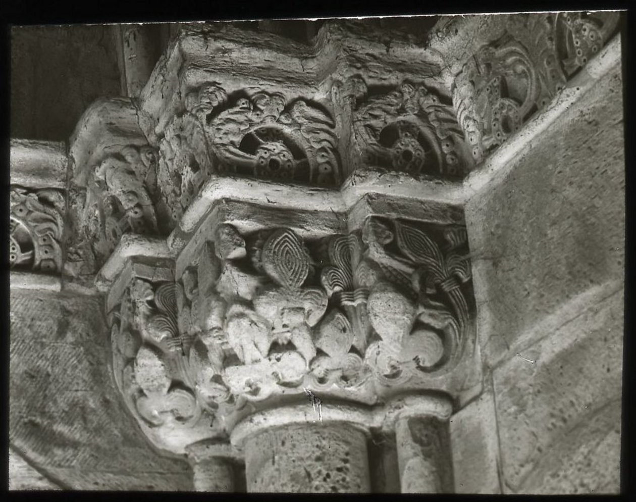 Large image slide of a capital of the Walterich chapel in Murrhardt