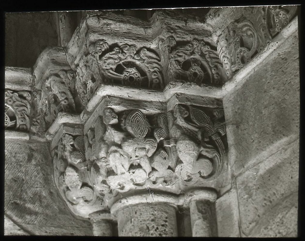Large image slide of a capital of the Walterich chapel in Murrhardt