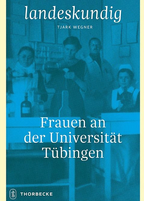 Blau gefärbtes Buchcover mit historischer Fotografie mehrerer Frauen in einem Chemielabor, darüber der Serientitel "landeskundig", darunter der Herausgeber "Tjark Wegner" und darunter der Titel "Frauen an der Universität Tübingen"