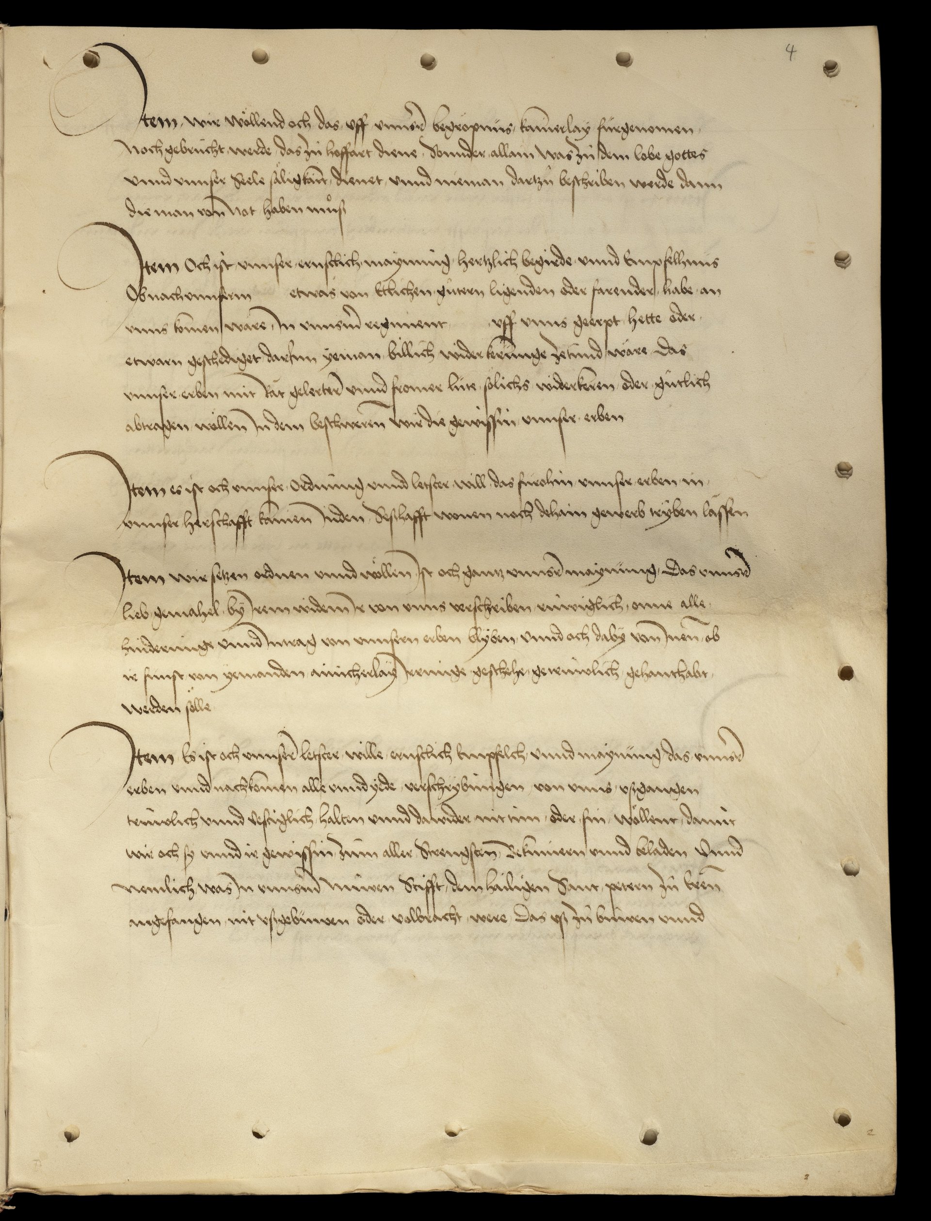 Fotografie des Schlosses Solitude bei Stuttgart, aufgenommen bei klarem, blauem Himmel. Das Schloss ist ein elegantes Rokoko-Gebäude mit zentraler Rotunde, weißen Fassaden und ausladenden Seitenflügeln mit Säulengängen. Im Vordergrund liegt eine weite, gepflegte Rasenfläche.