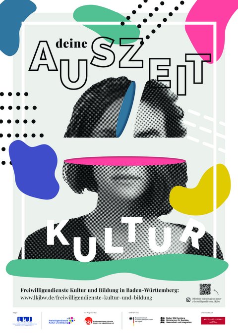 Bunt gestaltetes Plakat zu Freiwilligendiensten Kultur und Bildung in Baden-Württemberg mit Büste einer jungen Frau, violetten, blauen, gelben und hellroten Flecken und dem Schriftzug "Deine Auszeit Kultur"