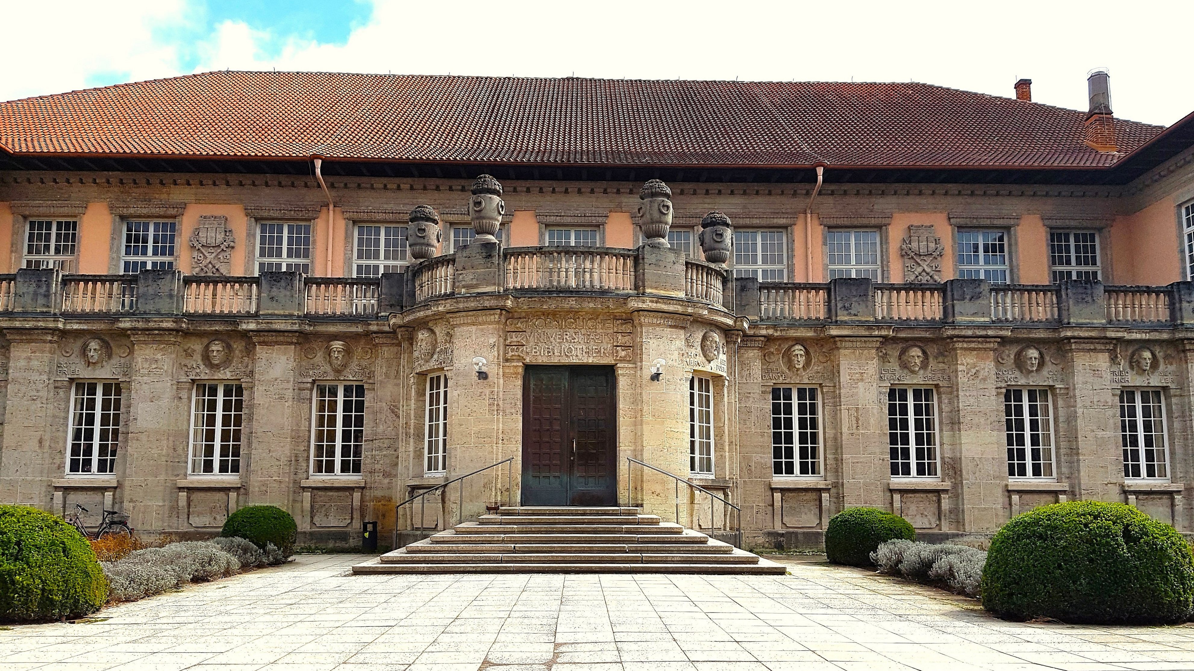 Fassade des Bonatzbaus der Universität Tübingen