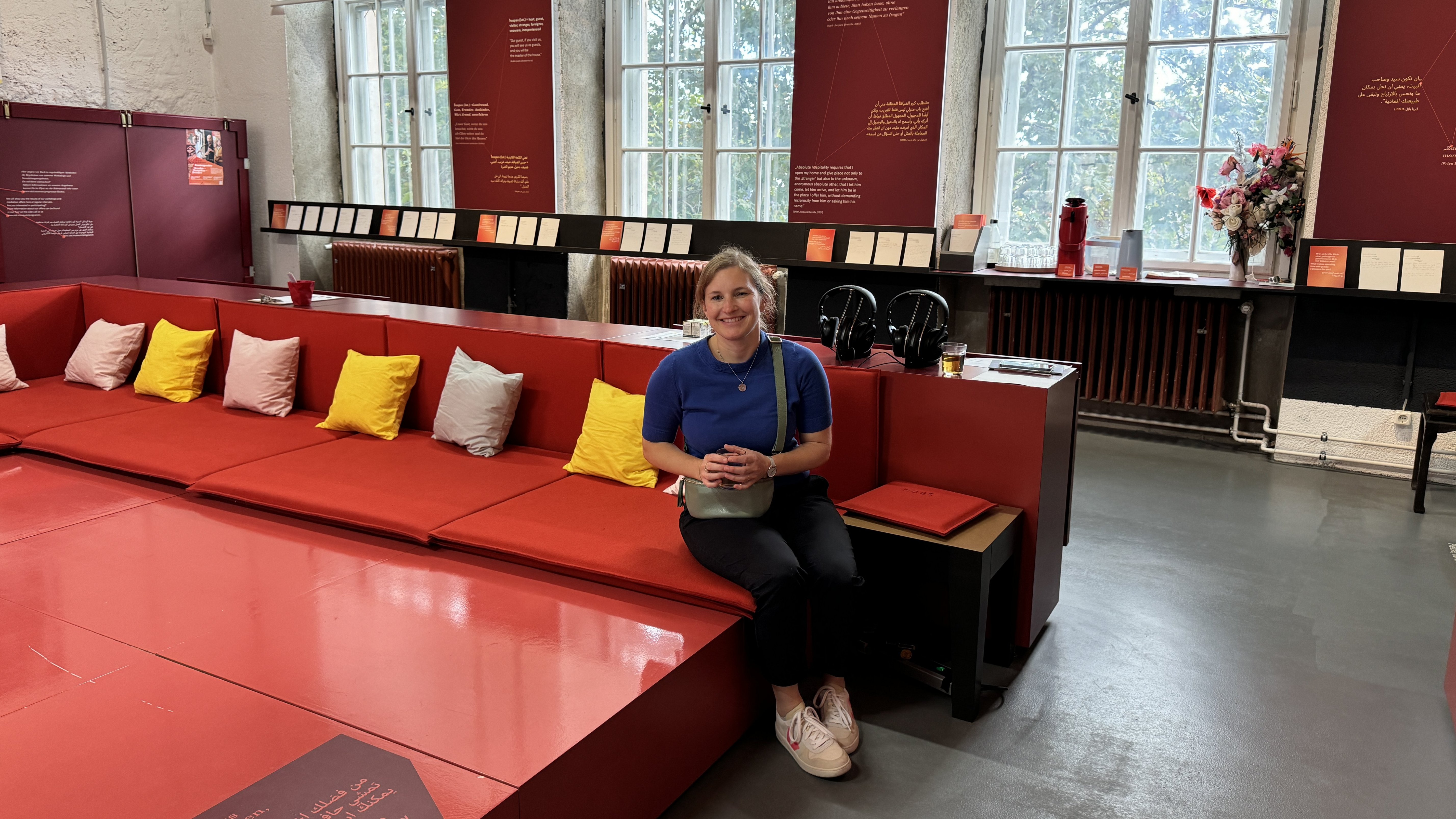 Zu sehen ist Annika Vosseler im Damaskuszimmer im japanischen Palais Dresden