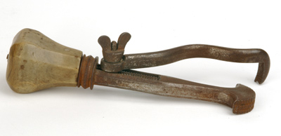 Geschnitzter Zahnersatz aus Walross- und Fluss- pferdzähnen; um 1800; lebensgroß; Zahnärztliche Sammlung der Zahnklinik Tübingen, Universität Tübingen